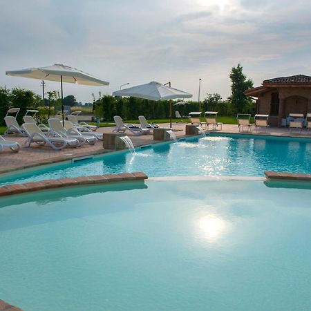 Hotel La Tavola Rotonda Cortemaggiore Bagian luar foto