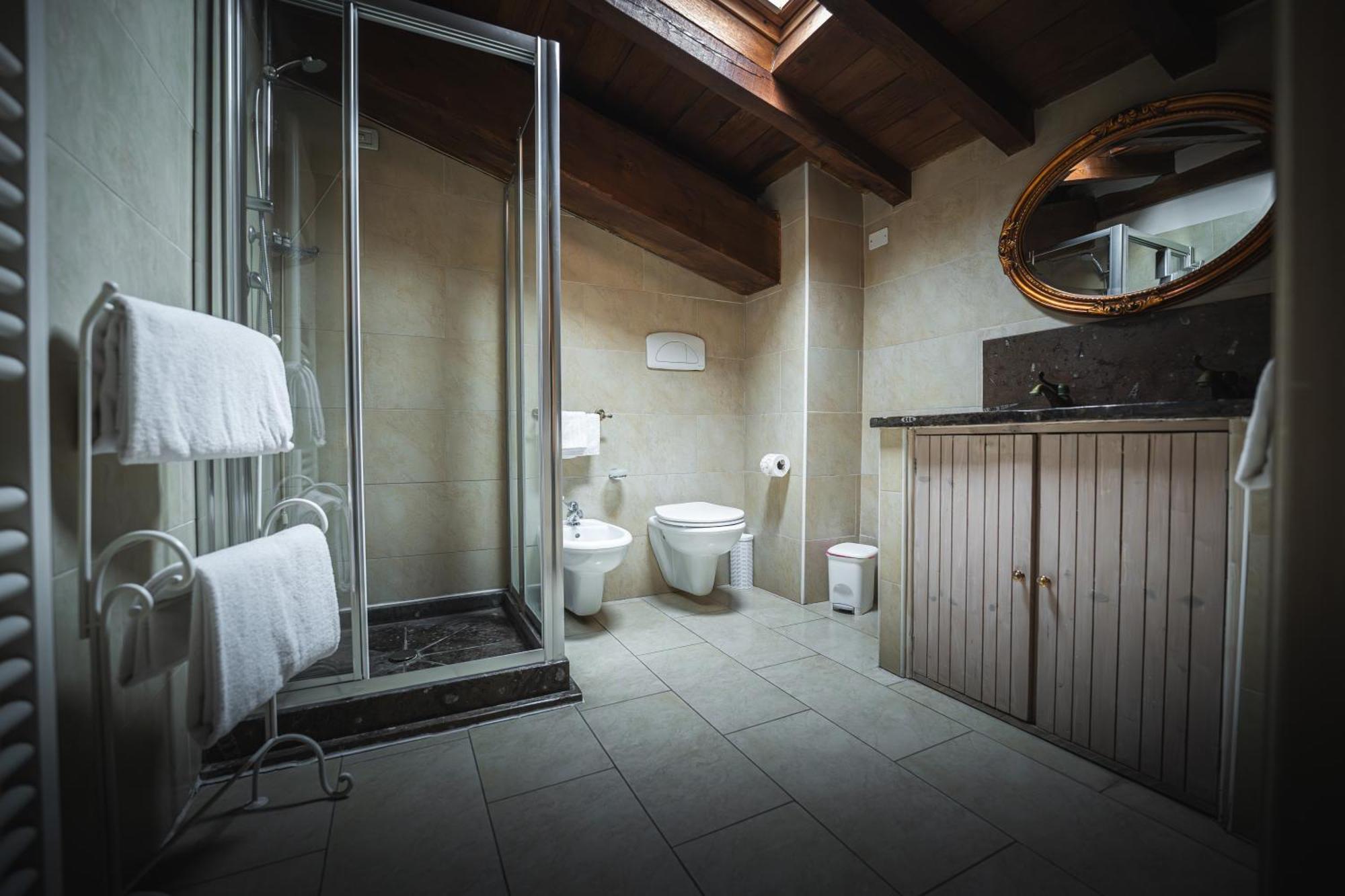 Hotel La Tavola Rotonda Cortemaggiore Ruang foto