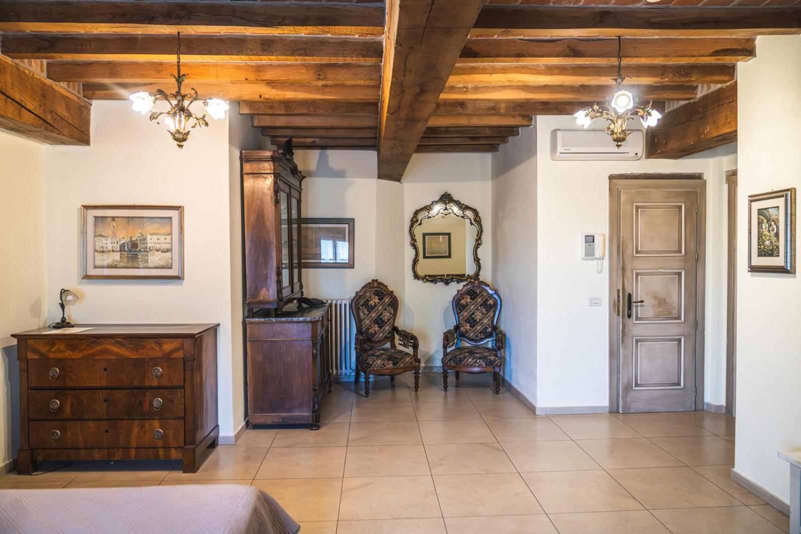 Hotel La Tavola Rotonda Cortemaggiore Bagian luar foto