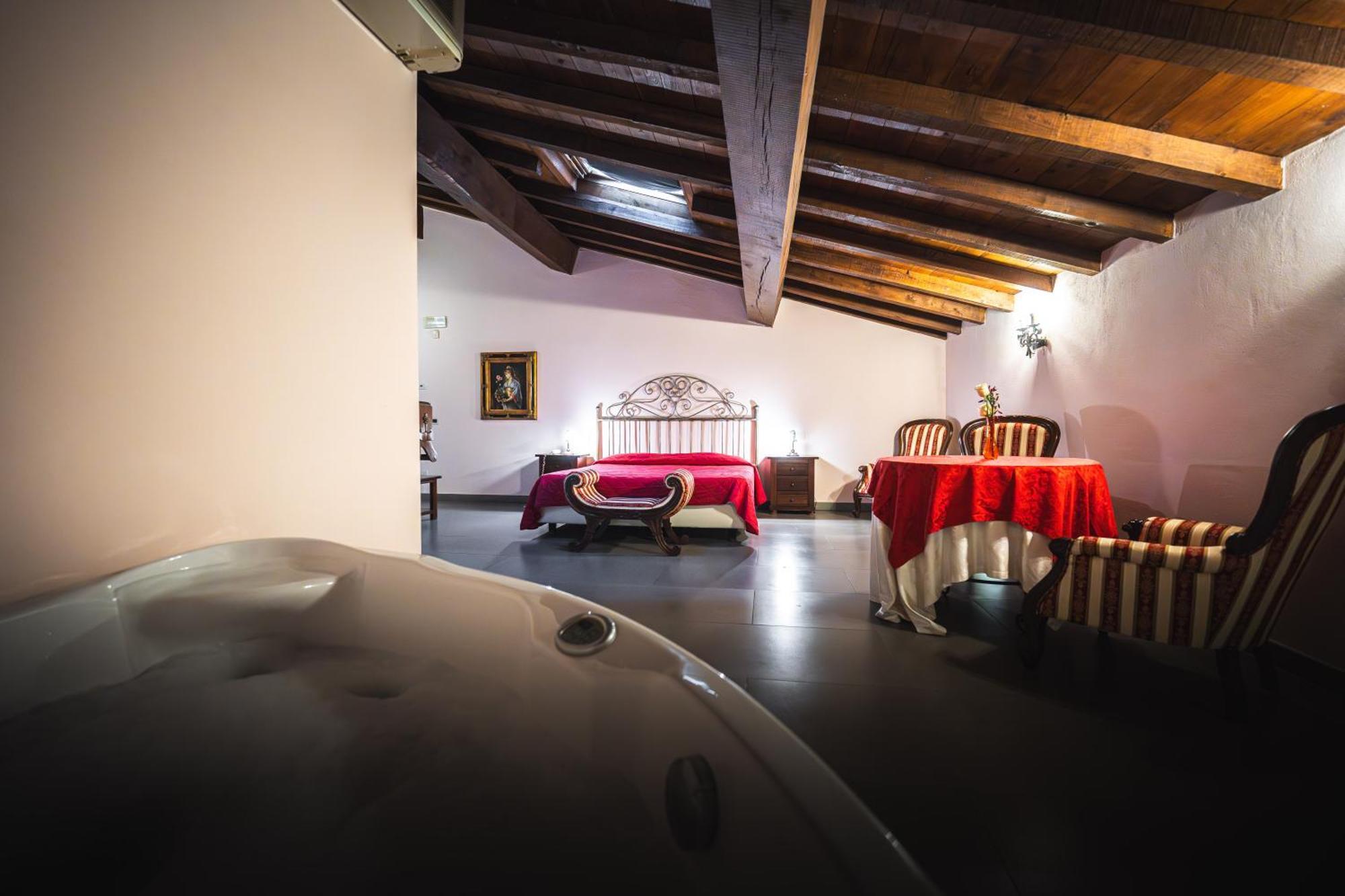 Hotel La Tavola Rotonda Cortemaggiore Bagian luar foto