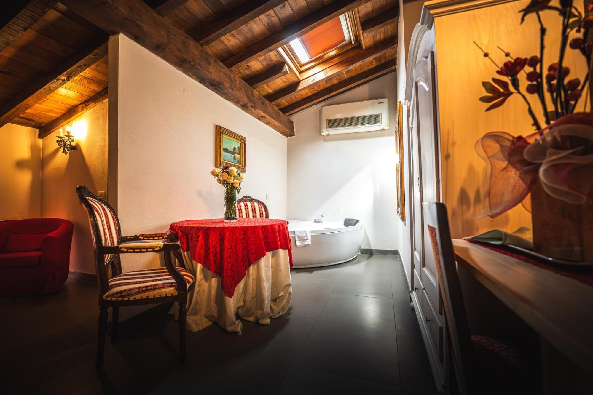 Hotel La Tavola Rotonda Cortemaggiore Bagian luar foto