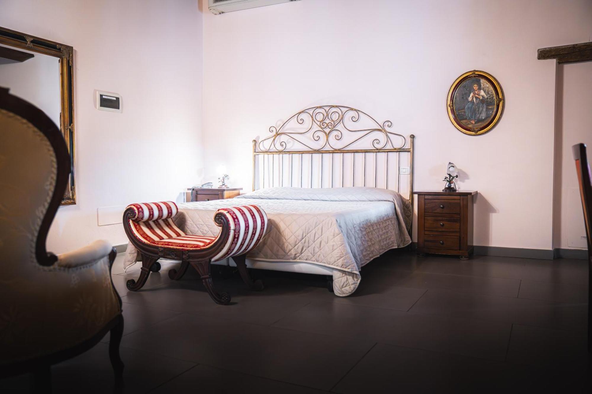 Hotel La Tavola Rotonda Cortemaggiore Bagian luar foto