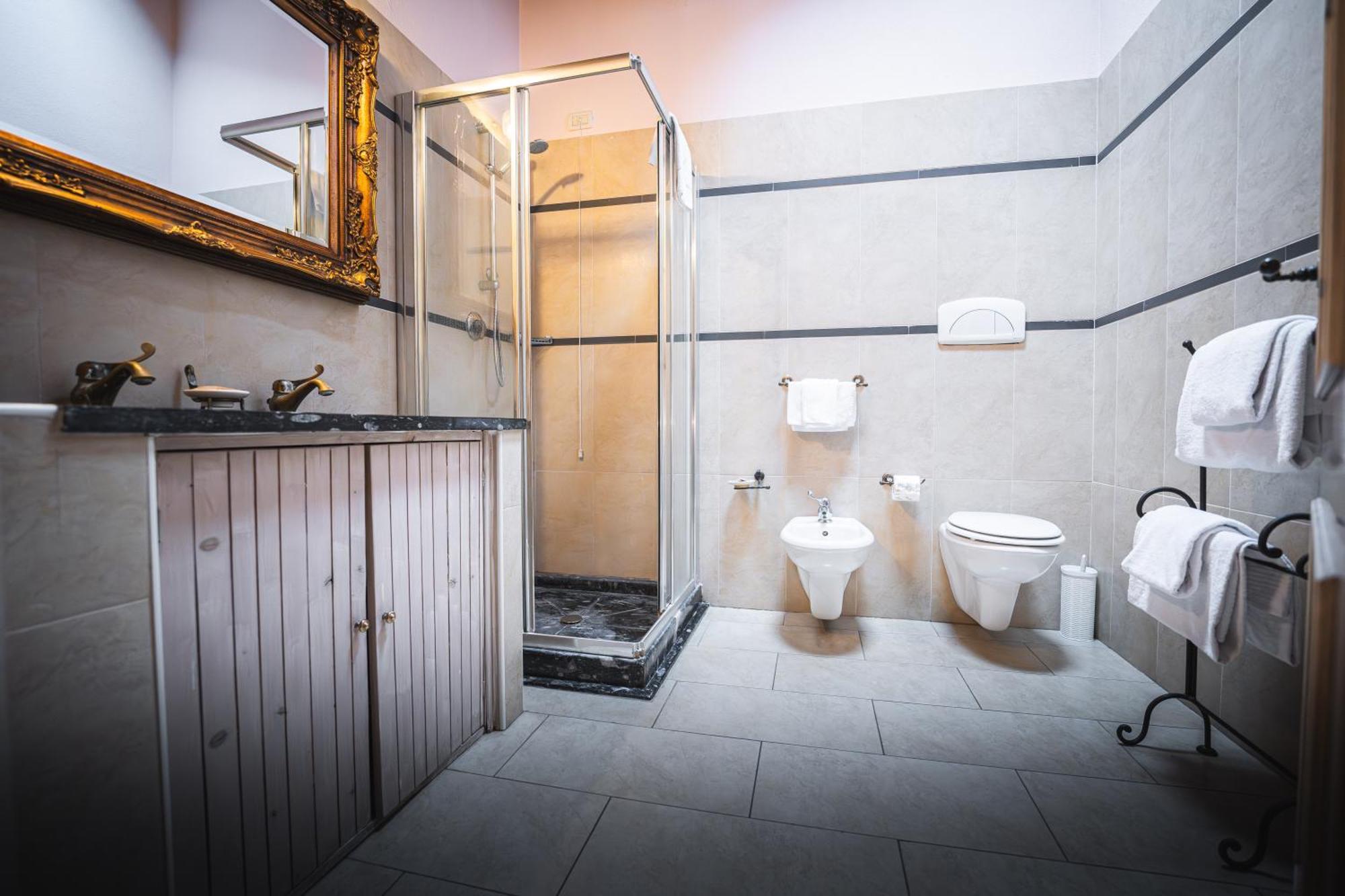 Hotel La Tavola Rotonda Cortemaggiore Ruang foto