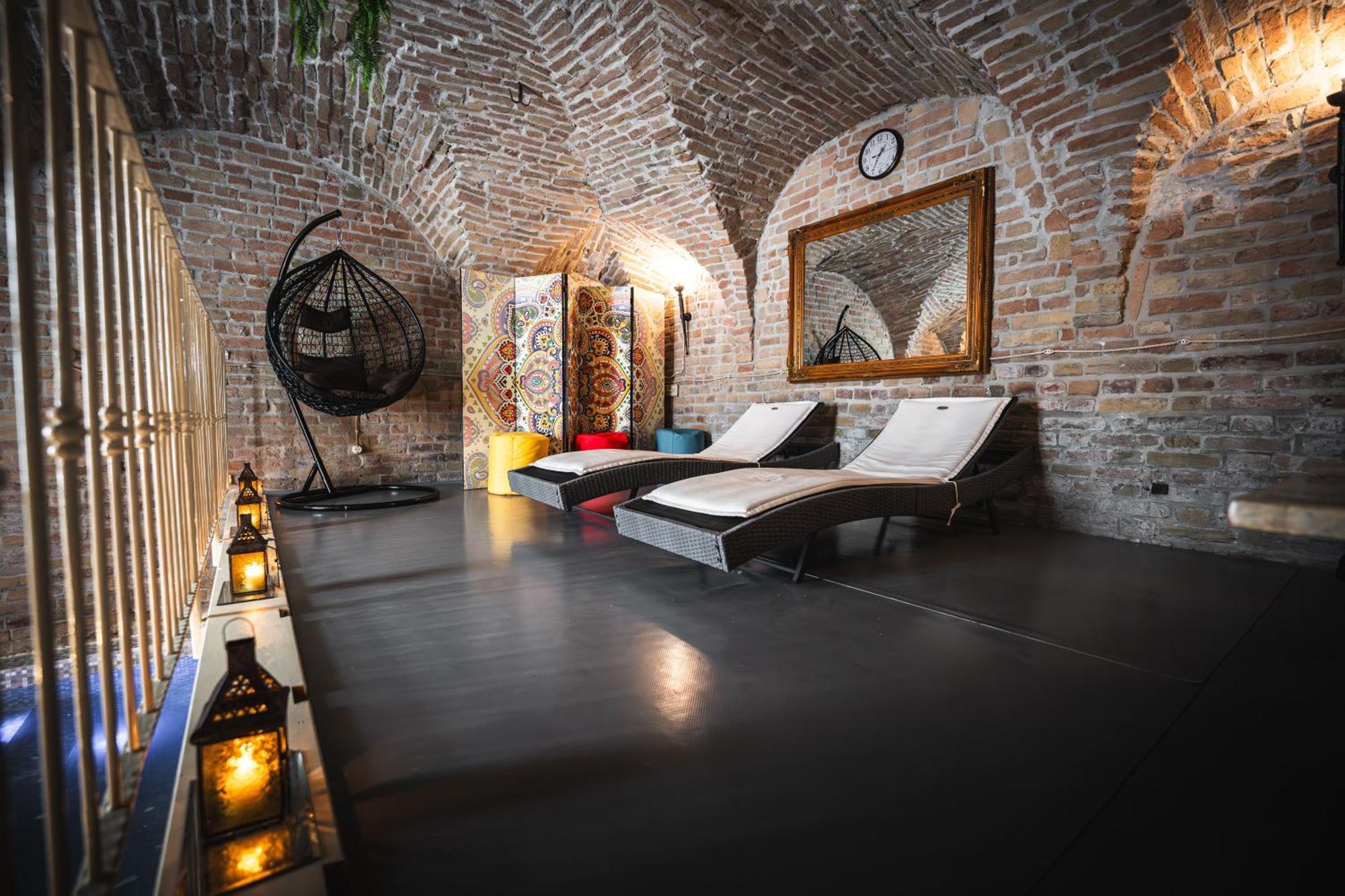 Hotel La Tavola Rotonda Cortemaggiore Bagian luar foto